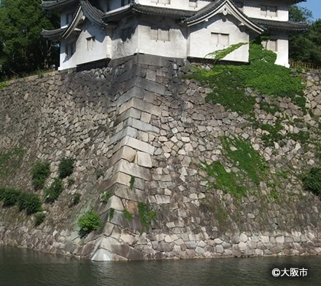 写真4.乾櫓の建つ石垣