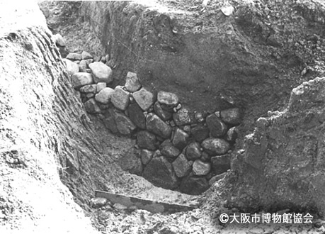 写真2.B地点で見つかった石垣(東から)
