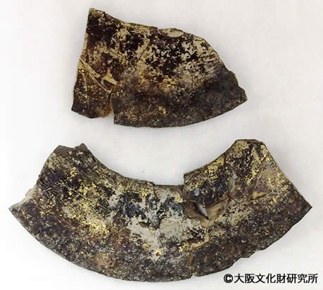 写真3.金箔土師器(はじき)