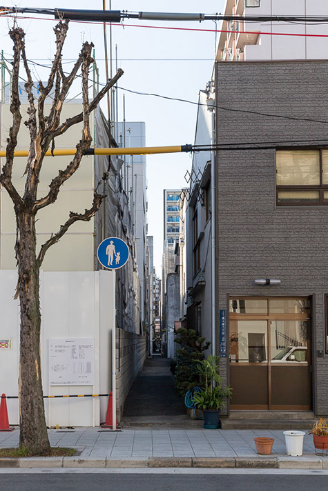 写真2.見学施設から下水道が延びる方向を見る(東から)