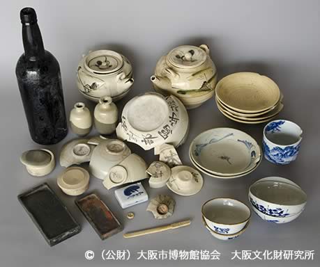 写真2.ごみ捨て穴から見つかった品