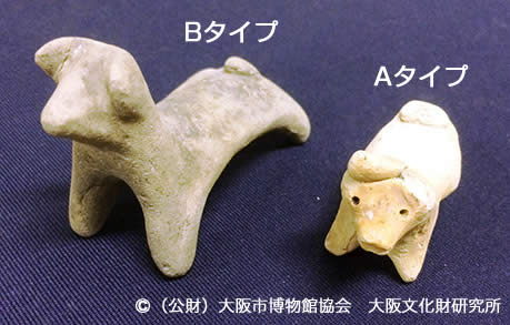 写真2.2種類の犬の土人形