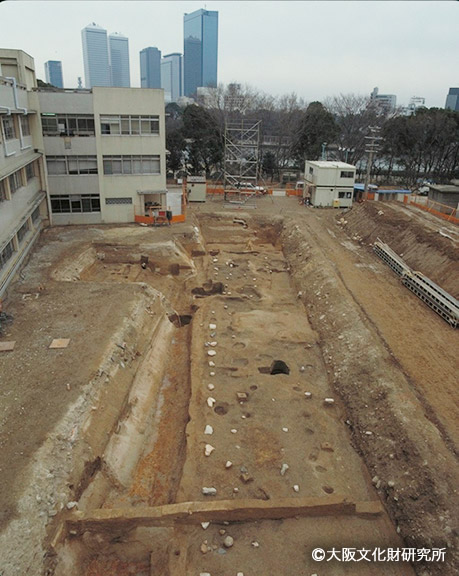 写真1.調査地7の豊臣期の遺構全景(西から)