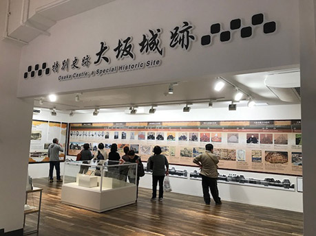 写真2.展示室入口