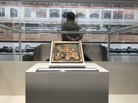 写真7.豊臣期大坂城の金箔瓦
