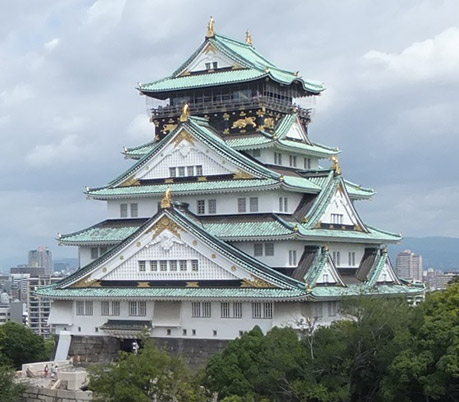 写真4.昭和6年復興の現在の大阪城