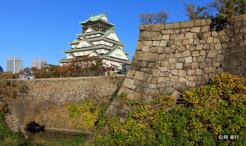 写真1.西の丸庭園から観る本丸石垣と天守