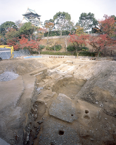 写真1. 第3次調査で見つかった「舗道」遺構